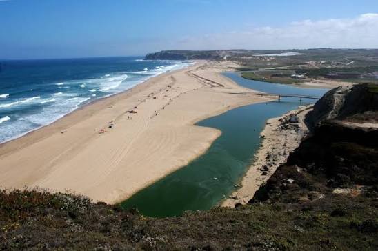 Praia da Foz do Sizandro - Surf em Santa Cruz