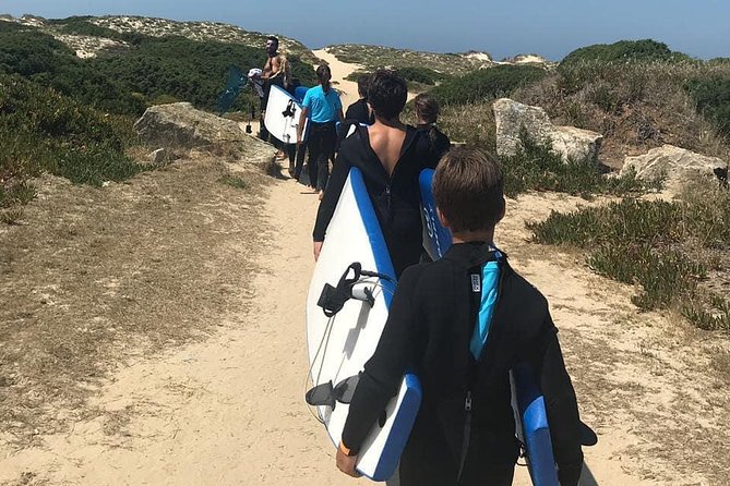 Seacastle students walking to the water with their boards at Consolação