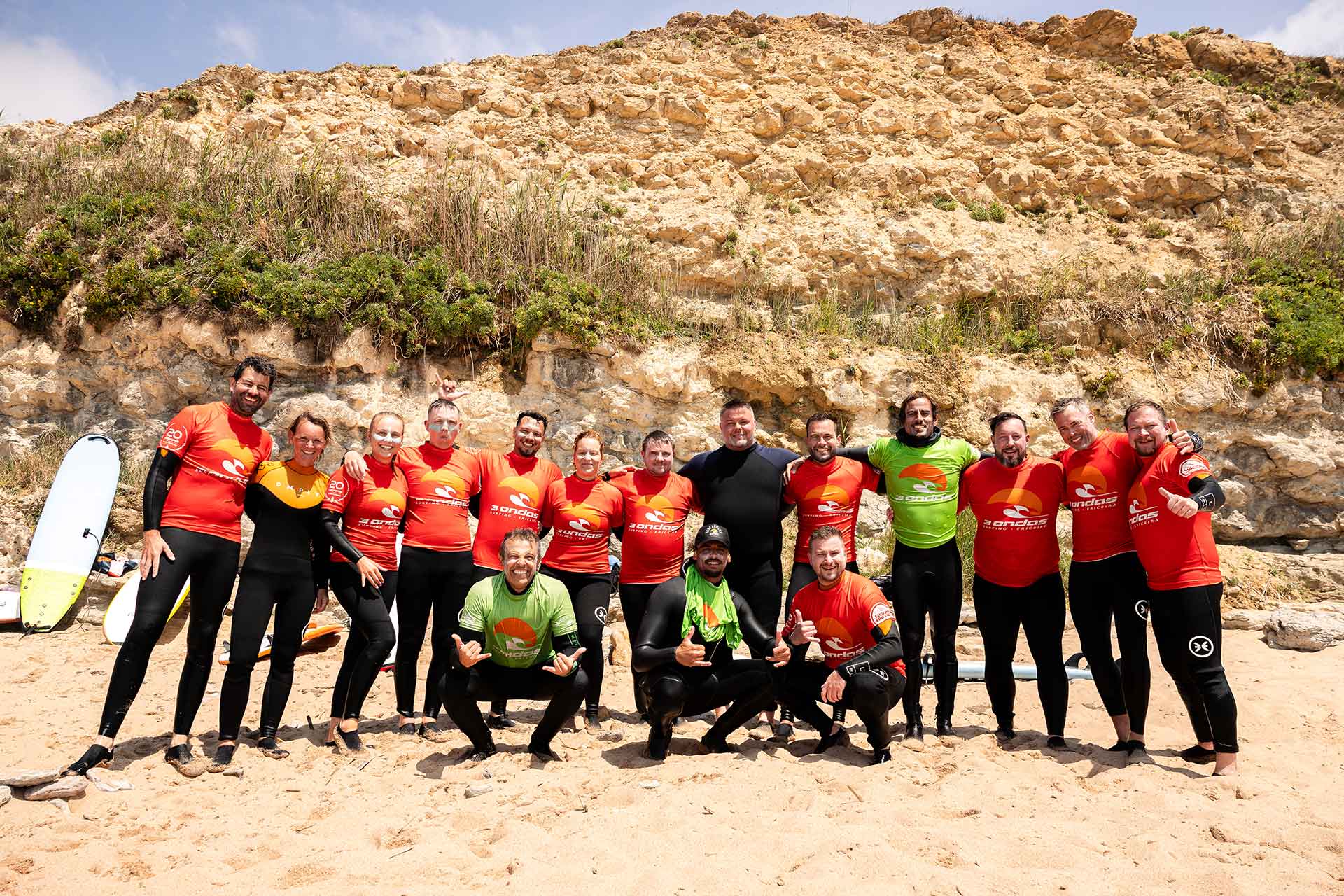 A 3 Ondas group on the beach in Ericeira