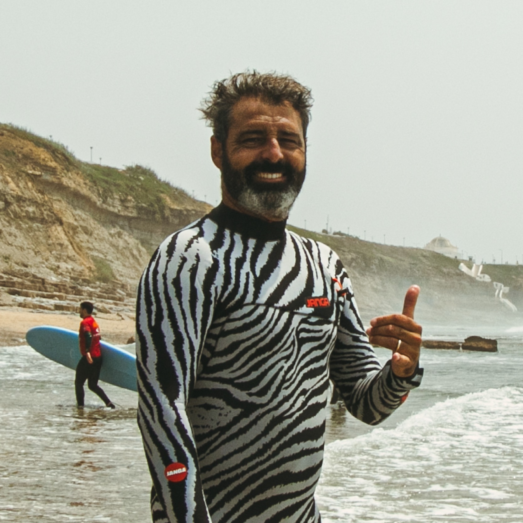 Nuno Gonçalves, fundador da West Coast Surf School, na praia da Ericeira